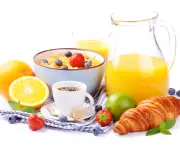 Fresh healthy breakfast with copyspace