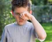Como Tratar Coceira nos Olhos Causada por Alergias (7)