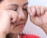 Como Tratar Coceira nos Olhos Causada por Alergias (11)