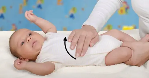 Massagem Para Aliviar a Cólica em Bebês