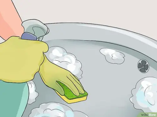 Preparando o Banho De Assento Com Bicarbonato De Sódio 